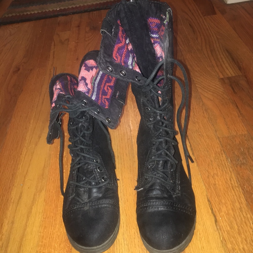 Black reversible combat boots